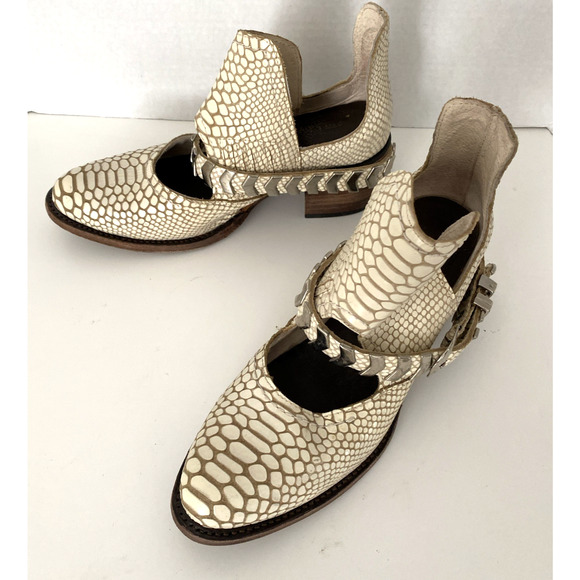 Freebird by Steven Ankle Boot Blade White Snake Embossed Leather Bootie Low 8 - Picture 6 of 12